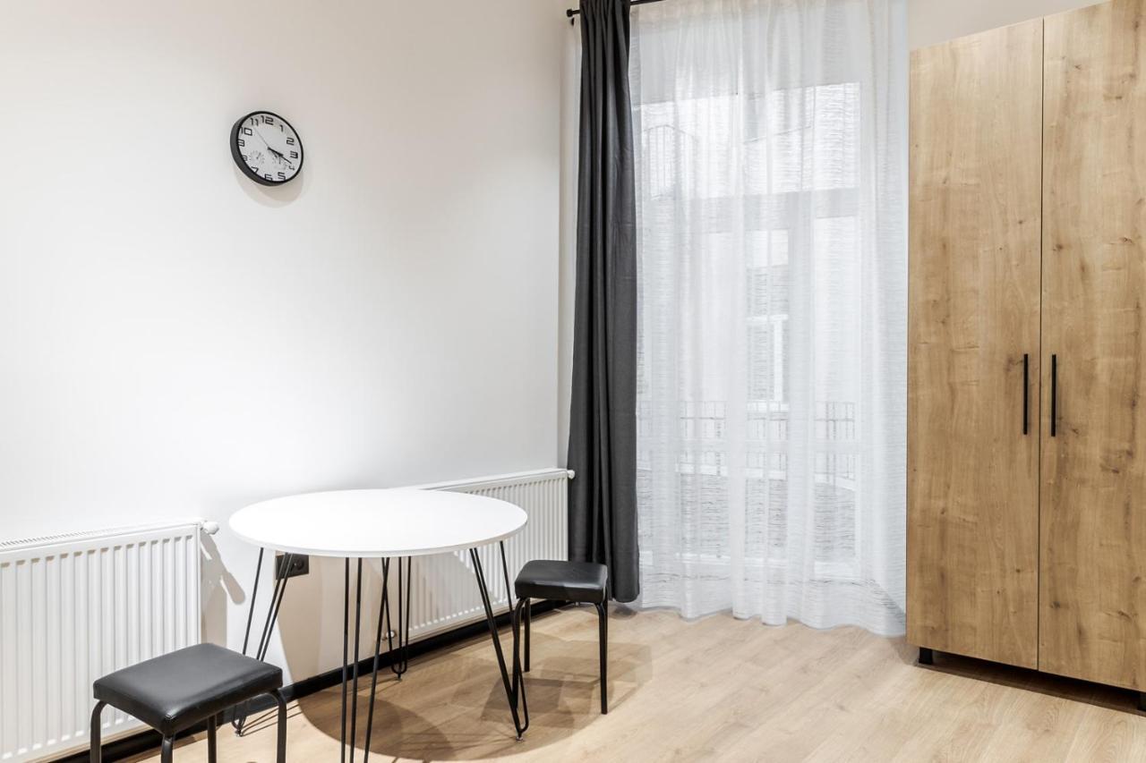 Modern Apartment In The Old City Lviv Eksteriør bilde