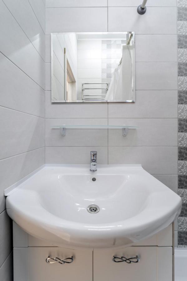 Modern Apartment In The Old City Lviv Eksteriør bilde