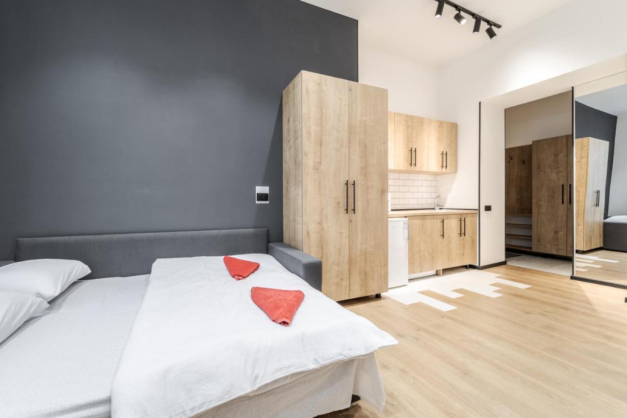 Modern Apartment In The Old City Lviv Eksteriør bilde