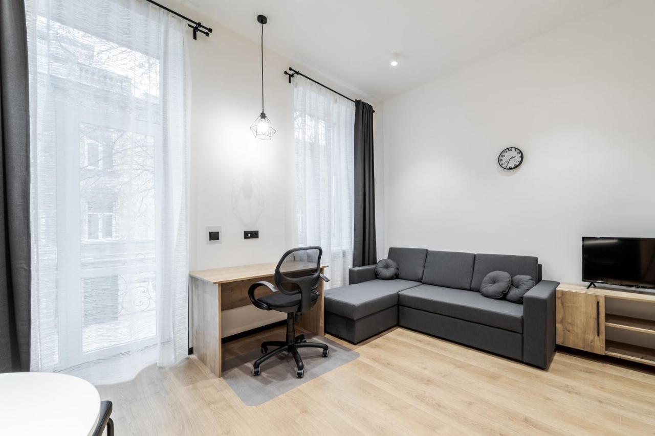 Modern Apartment In The Old City Lviv Eksteriør bilde