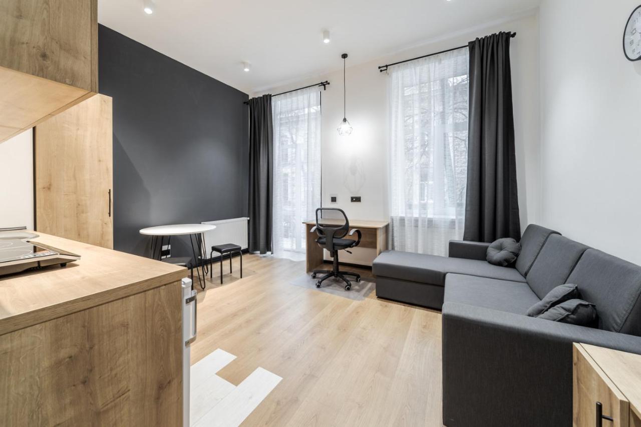 Modern Apartment In The Old City Lviv Eksteriør bilde